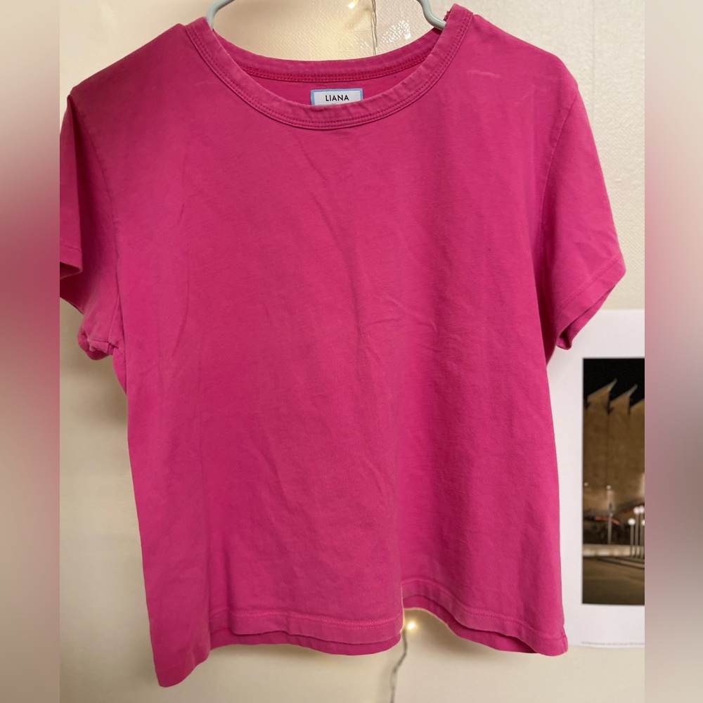 💖Fusia Pink Tshirt for layering this winter❄️
